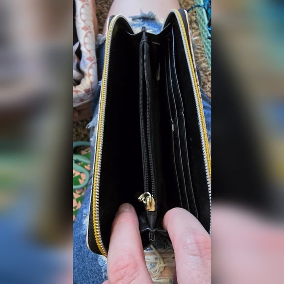 Skull & Roses Wallet - Picture 6 of 11